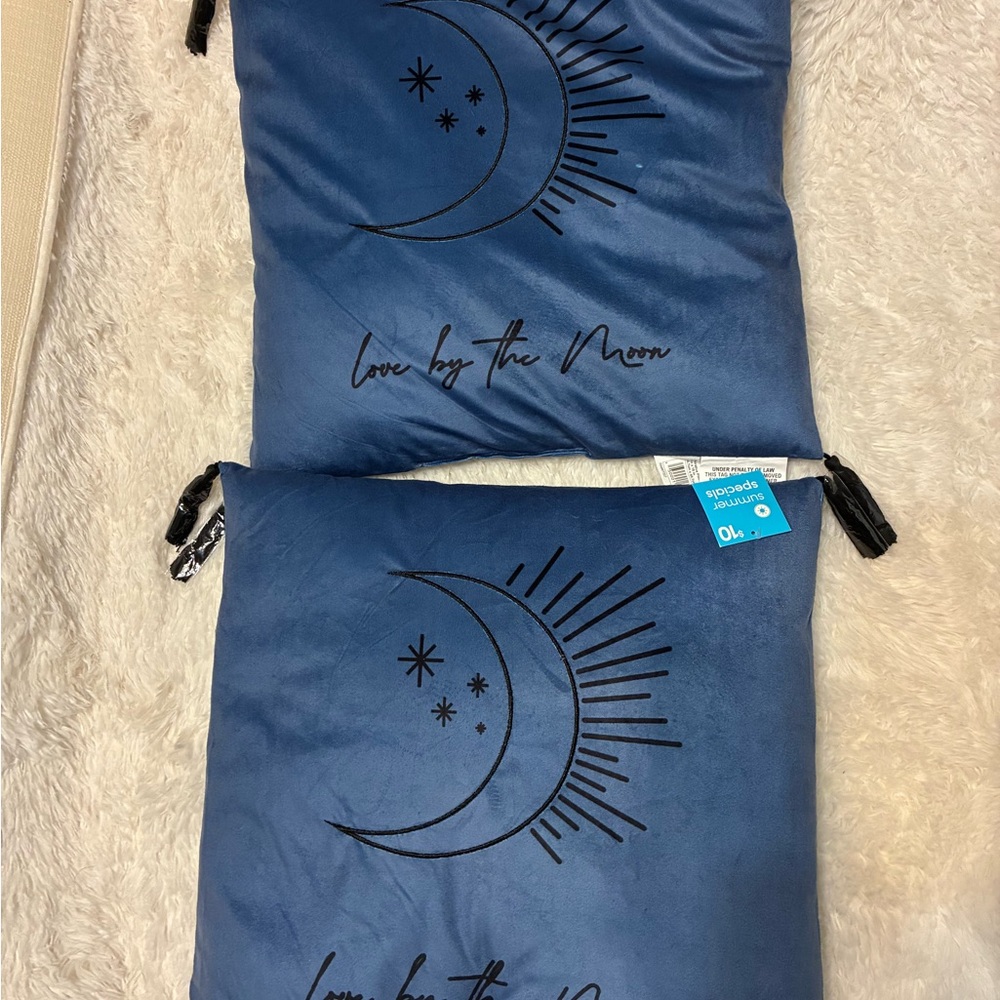 Blue Moon Design Pillow Set